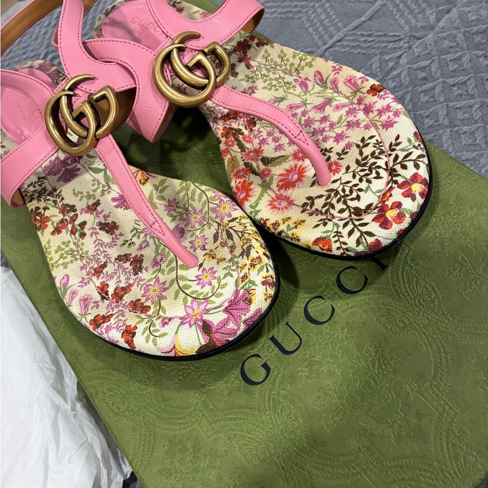 Gucci Pink and Gold Floral Sandals